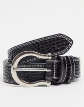 ASOS DESIGN - Schmaler Gürtel aus schwarzem Kunstleder mit Krokomuster, doppelter Kontrastnaht und hufeisenförmiger Schnalle