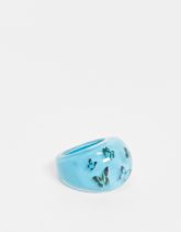 ASOS DESIGN - Ring aus Kunststoff mit Schmetterlingen in Blau