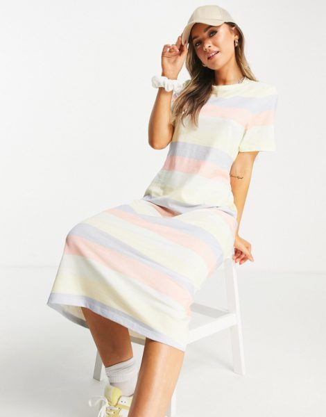 ASOS DESIGN - Oversize-T-Shirt-Kleid in Midilänge mit Zierausschnitt am Rücken und Pastellstreifen-Mehrfarbig