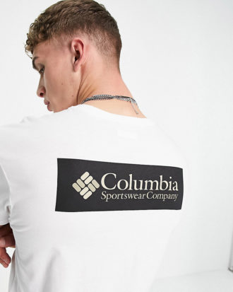 Columbia - North Cascades - T-Shirt in Weiß/Schwarz - exklusiv bei ASOS