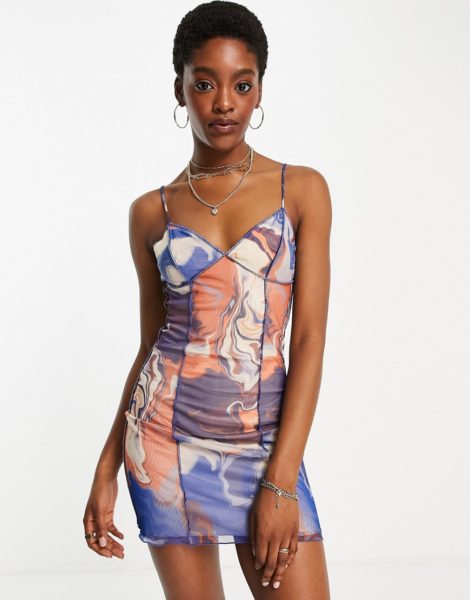 Bershka - Mehrfarbiges Camisole-Kleid aus Netzstoff mit Marmorprint