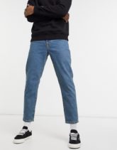 ASOS DESIGN - Klassische, feste Jeans in mittelblauer Tinted-Waschung
