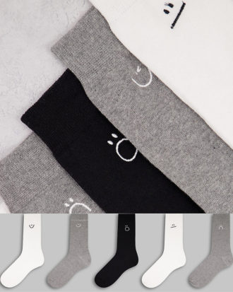 New Look - Bestickte Socken in Monochrom-Grau