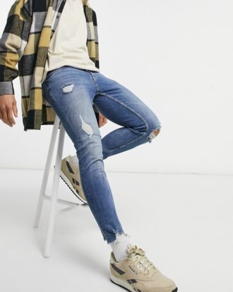 Pull&Bear - Enge Premium-Jeans mit Rissen in mittelblauer Waschung