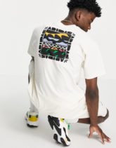 adidas Originals - T-Shirt in gebrochenem Weiß mit geblümter Dreiblatt-Logostickerei
