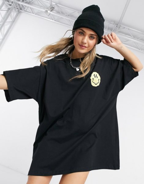 ASOS DESIGN - Oversize-T-Shirt-Kleid in Schwarz mit gelber Smiley-Grafik