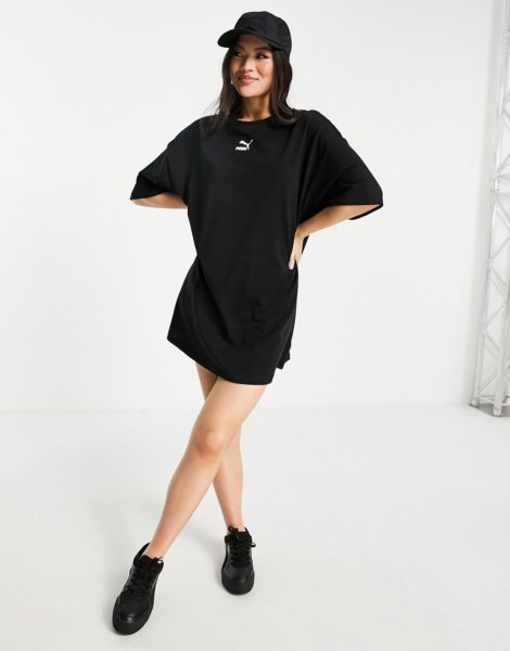 PUMA - Classics - T-Shirt-Kleid in Schwarz