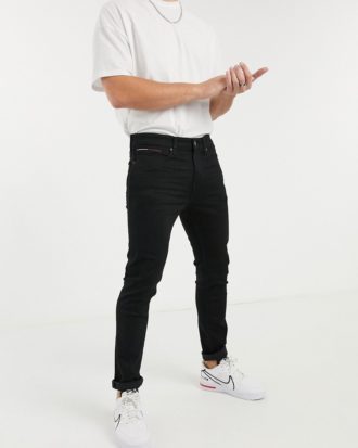 Tommy Jeans - Austin - Schmal zulaufende Jeans in schwarzer Waschung