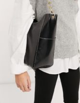 ASOS DESIGN - Glänzende Shopper-Tasche mit Seitentaschen und Kettenriemen in Schwarz