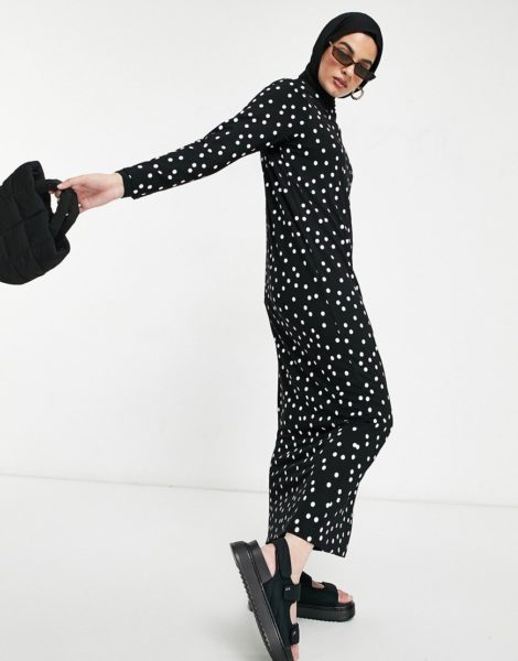 ASOS DESIGN - Langärmliges Maxi-T-Shirt-Kleid in Schwarz mit weißen Punkten