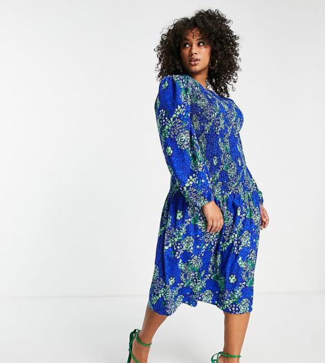 Never Fully Dressed Plus - Gesmoktes Midaxi-Kleid mit Leopardenmuster in Blau