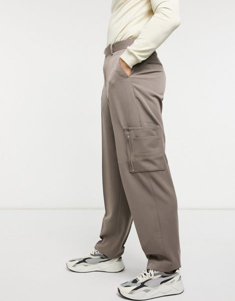 ASOS DESIGN - Schmal geschnittene, elegante Hose mit hohem Bund und Cargo-Taschen in Braun