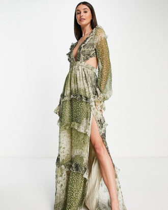 ASOS DESIGN Tall - Gestuftes Maxi-Kleid in Salbeigrün mit überkreuztem Bänderdesign am Rücken und Patchwork-Print-Bunt
