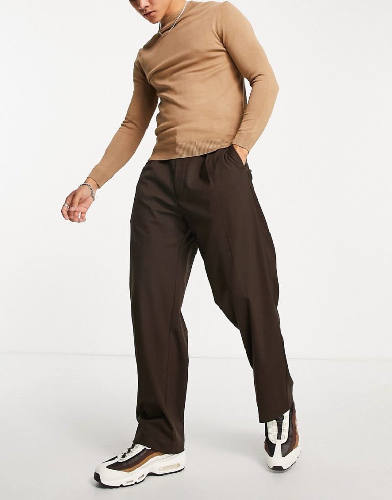 Pull&Bear - Legere Hose in Braun mit weitem Beinschnitt und Bundfalten