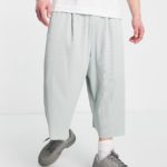 ASOS DESIGN - Besonders weit geschnittene Hose im Culotte-Stil in Grau mit Falten