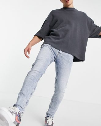 Calvin Klein Jeans - Eng geschnittene Jeans in verwaschenem Hellblau