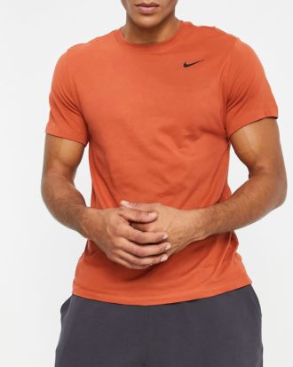Nike Training - Dri-FIT - T-Shirt in Orange mit Rundhalsausschnitt