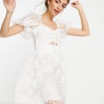 Topshop - Organza-Kleid mit Zierausschnitt in Weiß