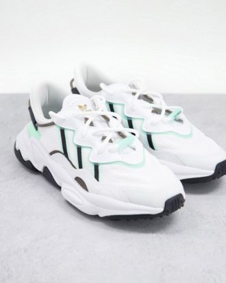 adidas Originals - Ozweego - Sneaker in Weiß mit frostgrünem Detail